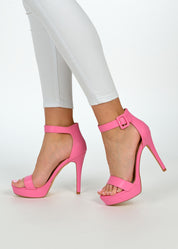 Pink sandale na tanku petu