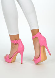 Pink sandale na tanku petu