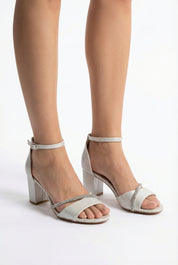 Bež sandali na tanki peti