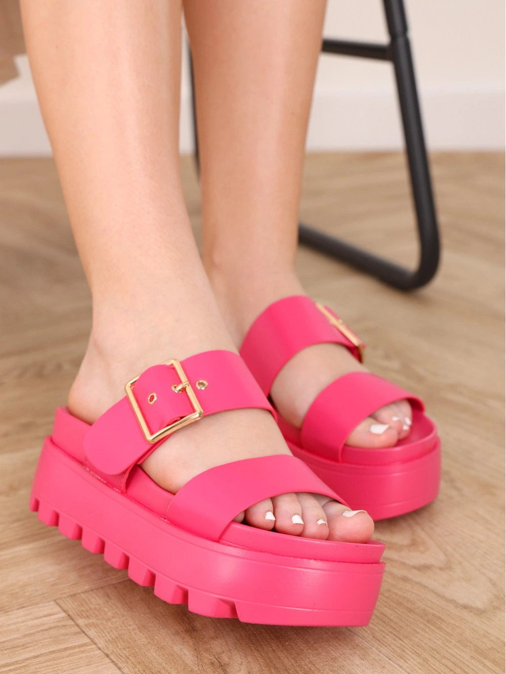 Fuchsia pumps with a high platform