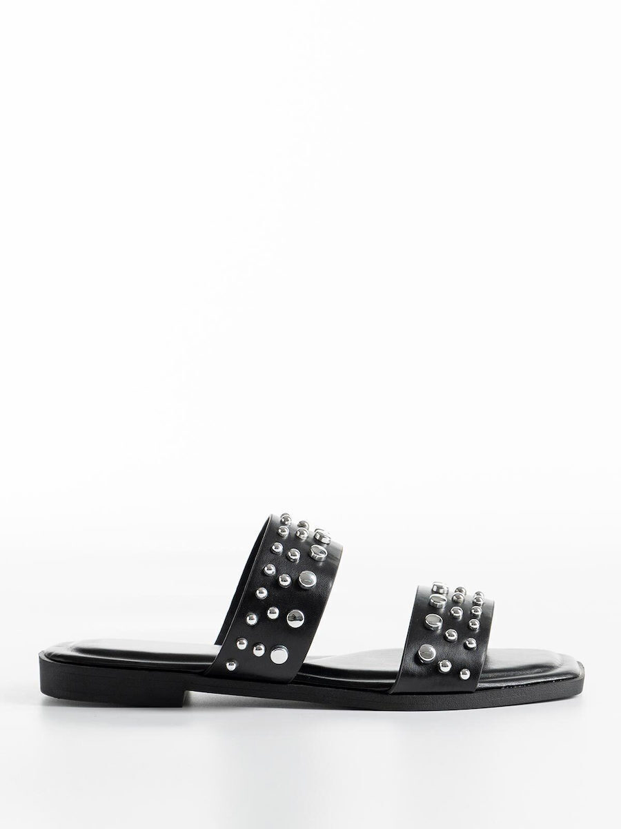 Black flat slippers