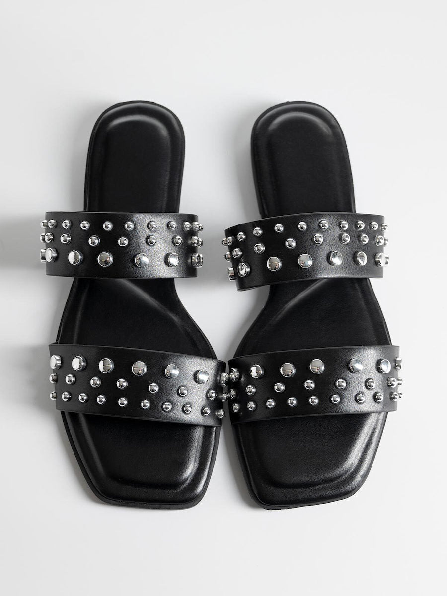 Black flat slippers