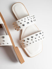 White flat slippers