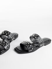 Black flat slippers