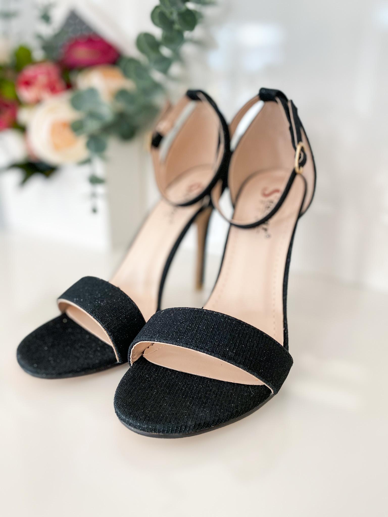 Black sandals with thin heels