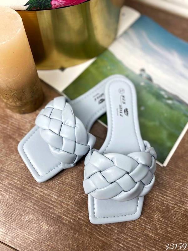 Blue flat slippers