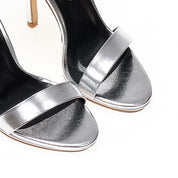 Silver sandale na tanku petu