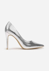 Silver pumps with thin heels