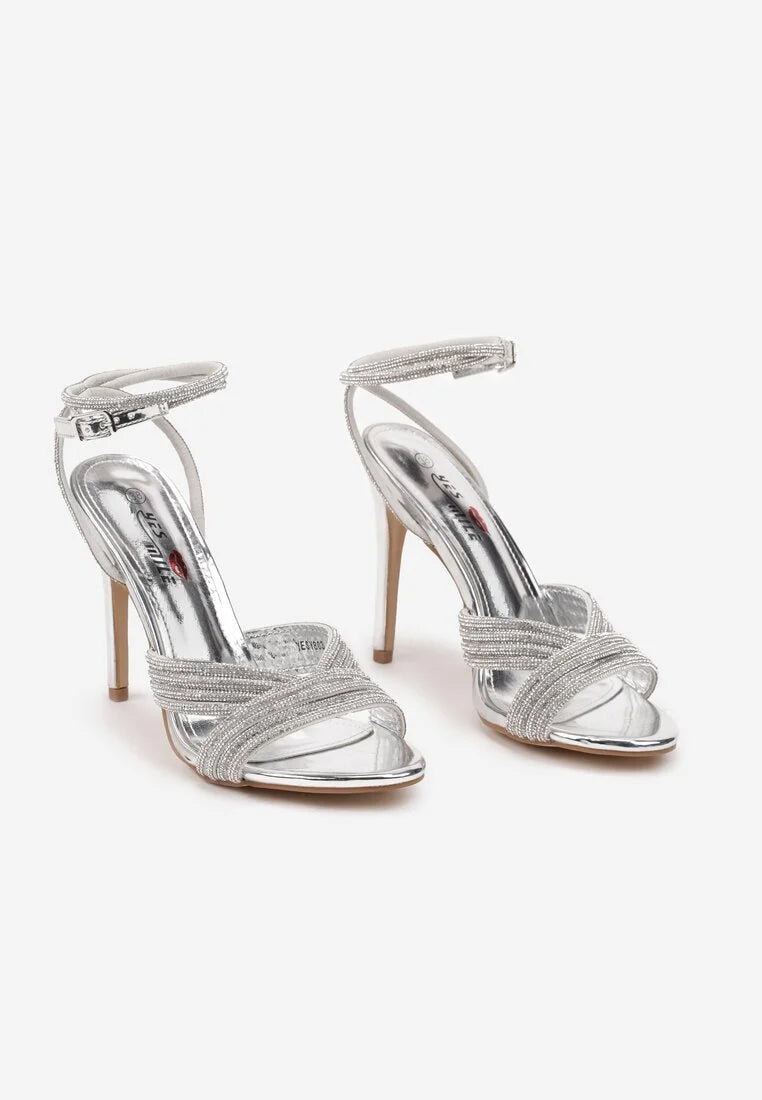 Schwarze Sandalen mit dünnem Absatz