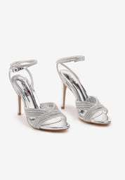 Schwarze Sandalen mit dünnem Absatz