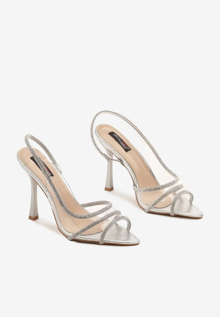 Silberne Sandalen mit dünnem Absatz