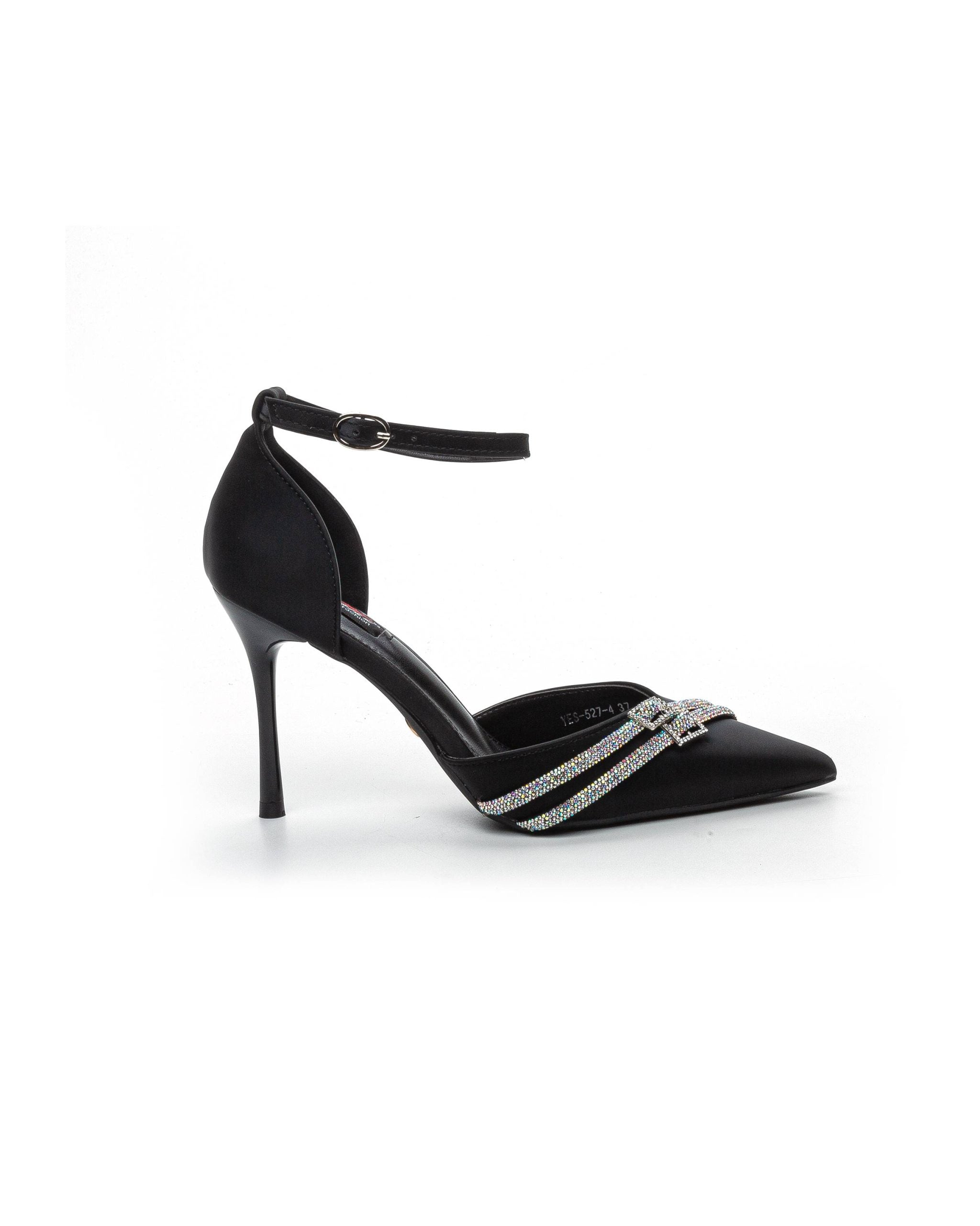 Black heels on a thin heel