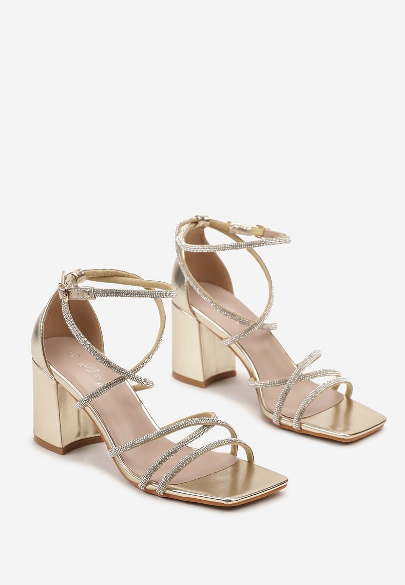 Goldene Sandalen mit Blockabsatz