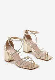 Goldene Sandalen mit Blockabsatz