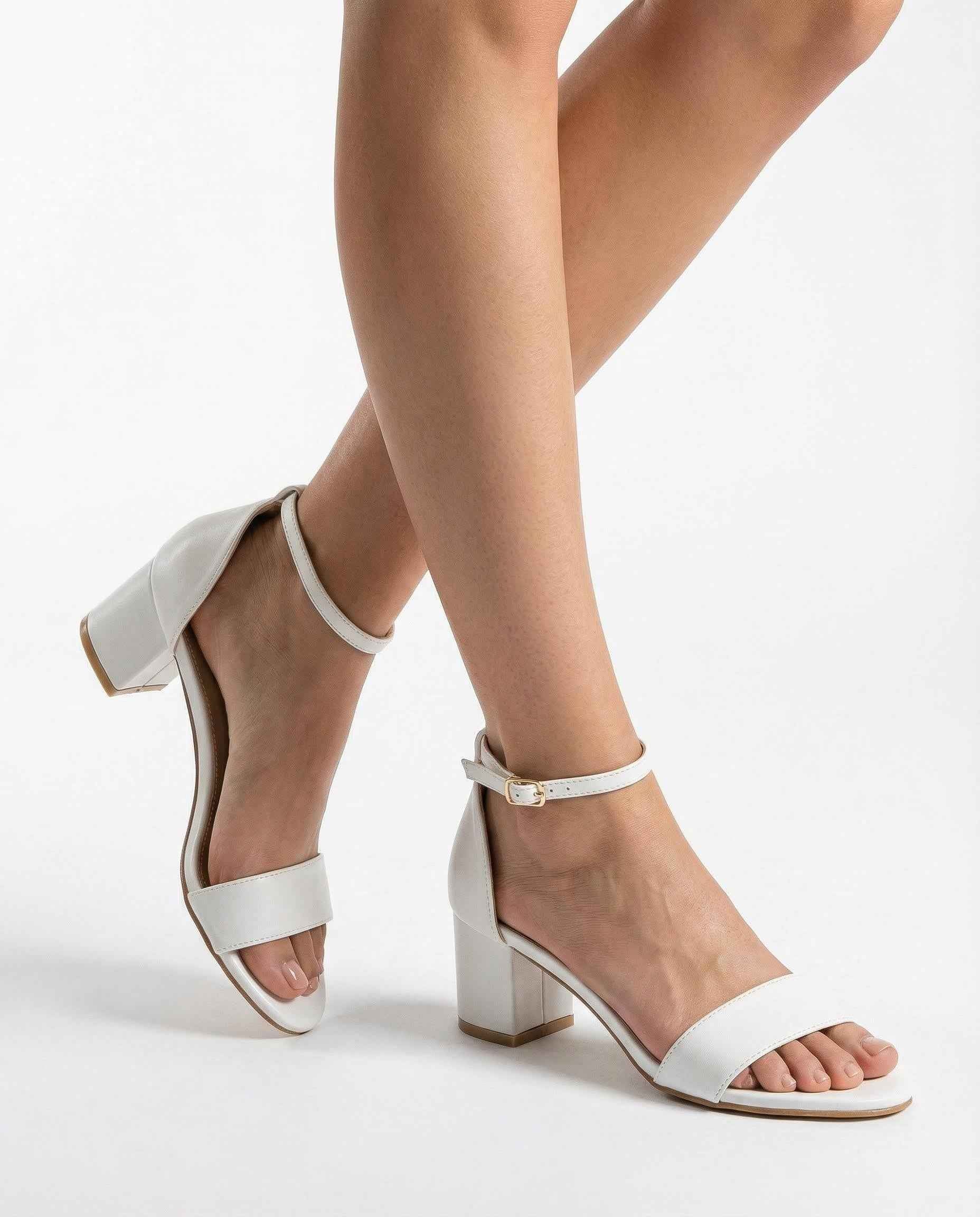 Bijele sandale na blok petu