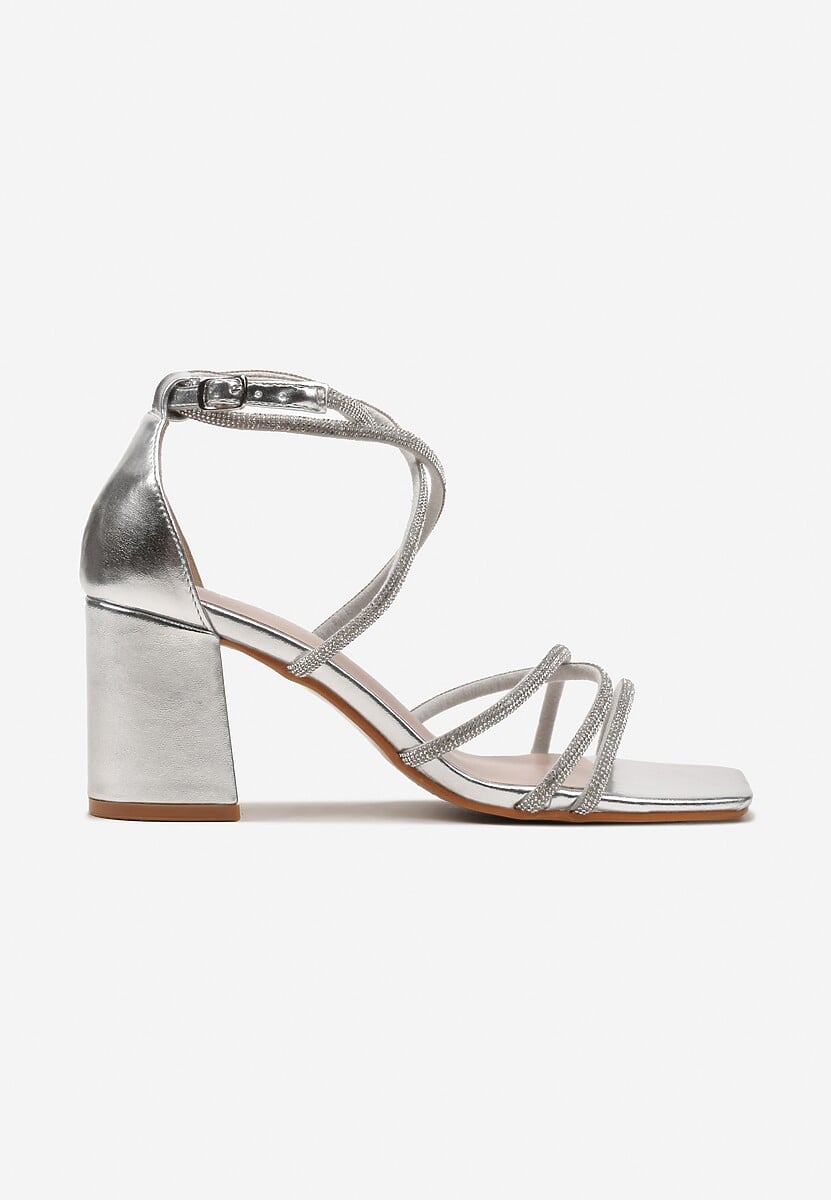 Silberne Sandalen mit Blockabsatz