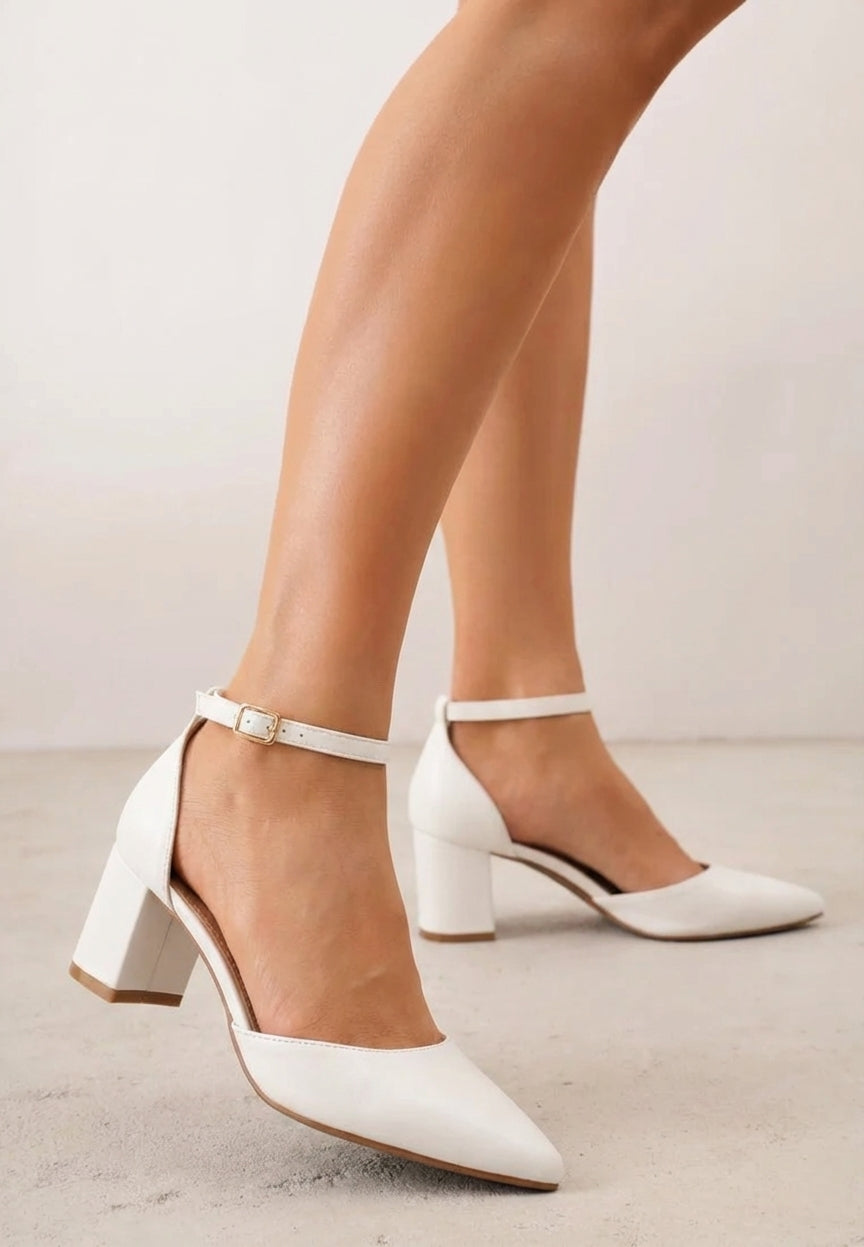 Gold sandals on a thin heel