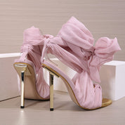 Pink sandale na tanku petu