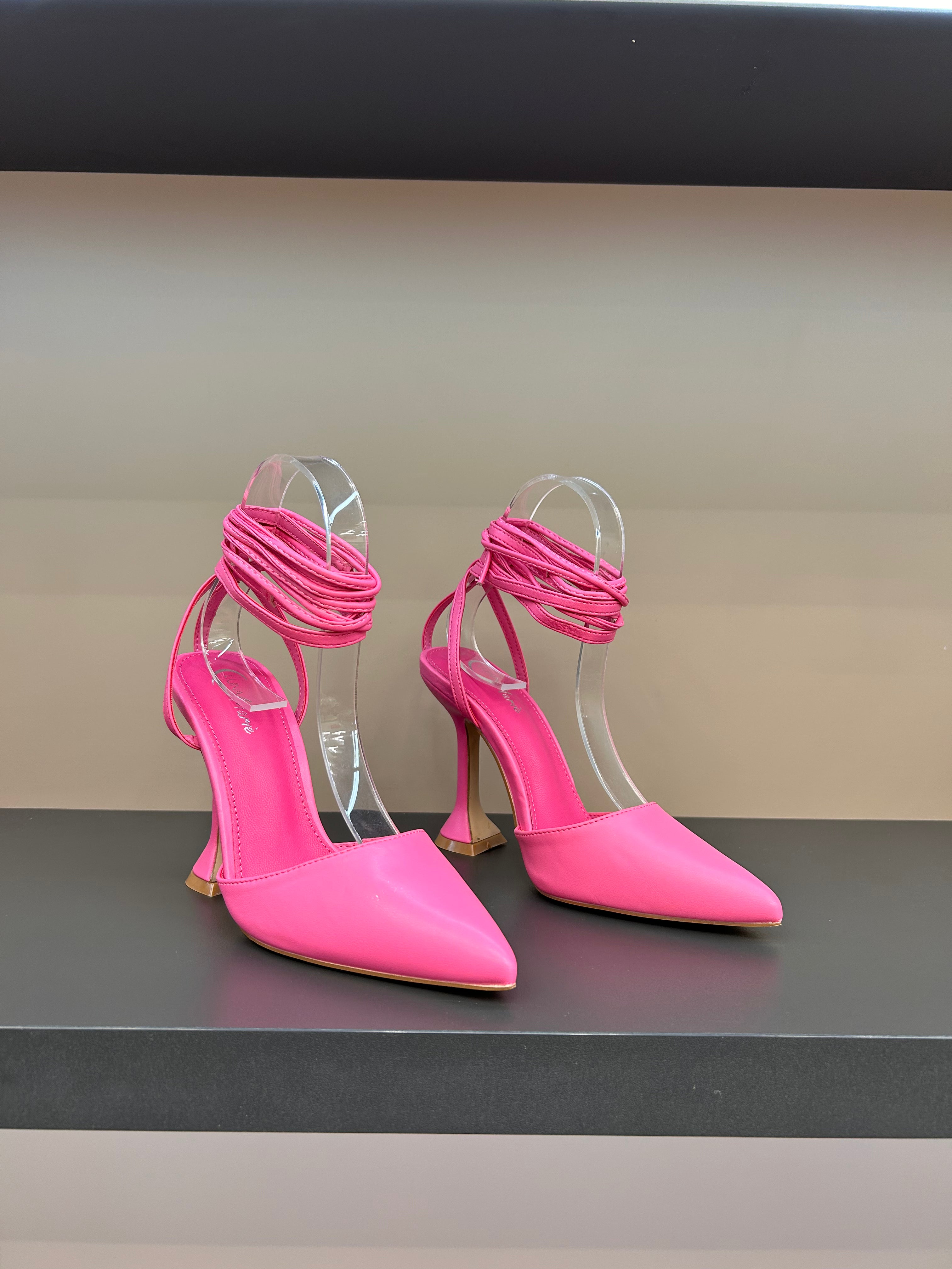 Fuchsia sandale na tanku petu