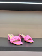 Pink sandale na blok petu