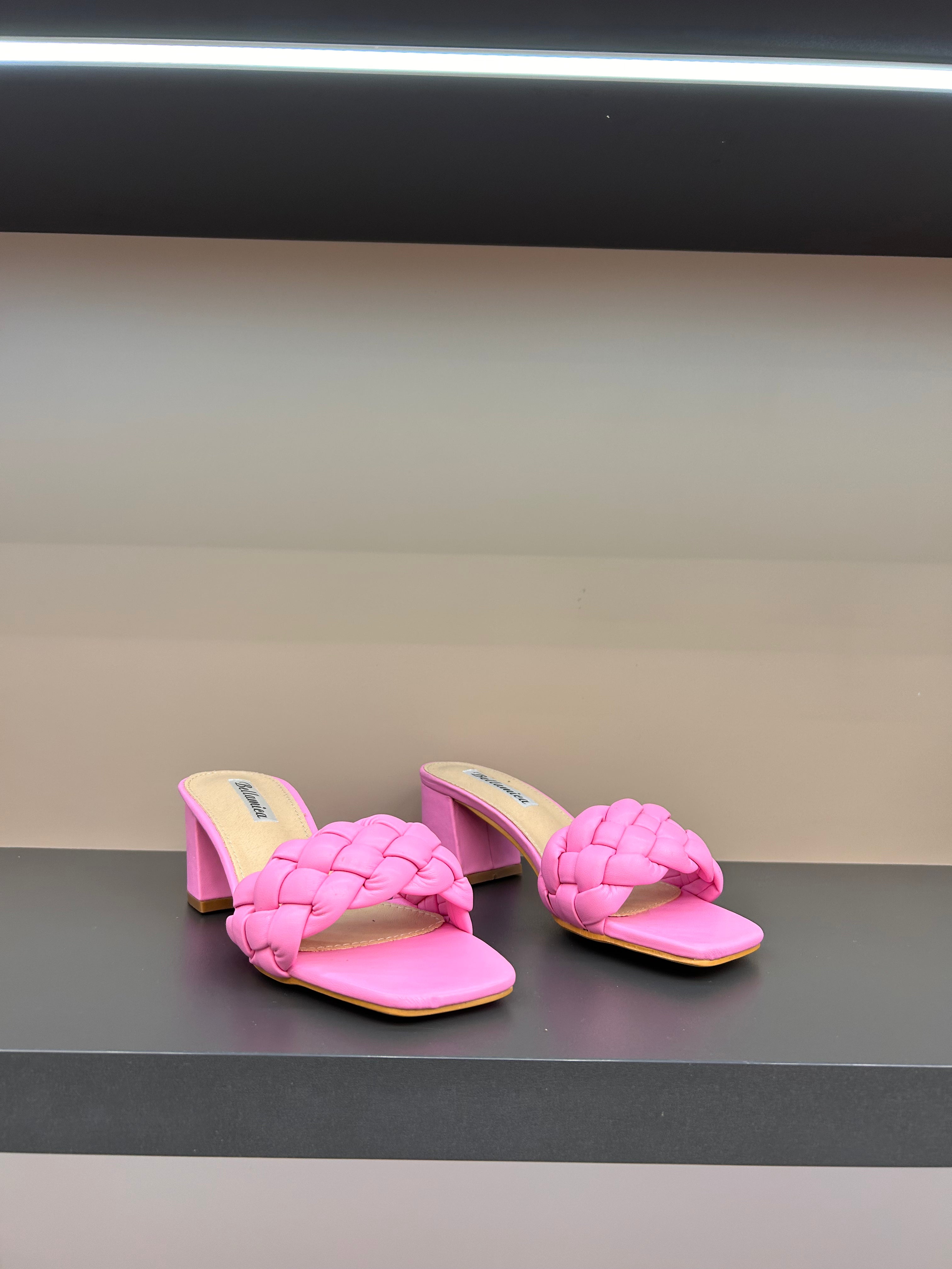 Pink sandale na blok petu