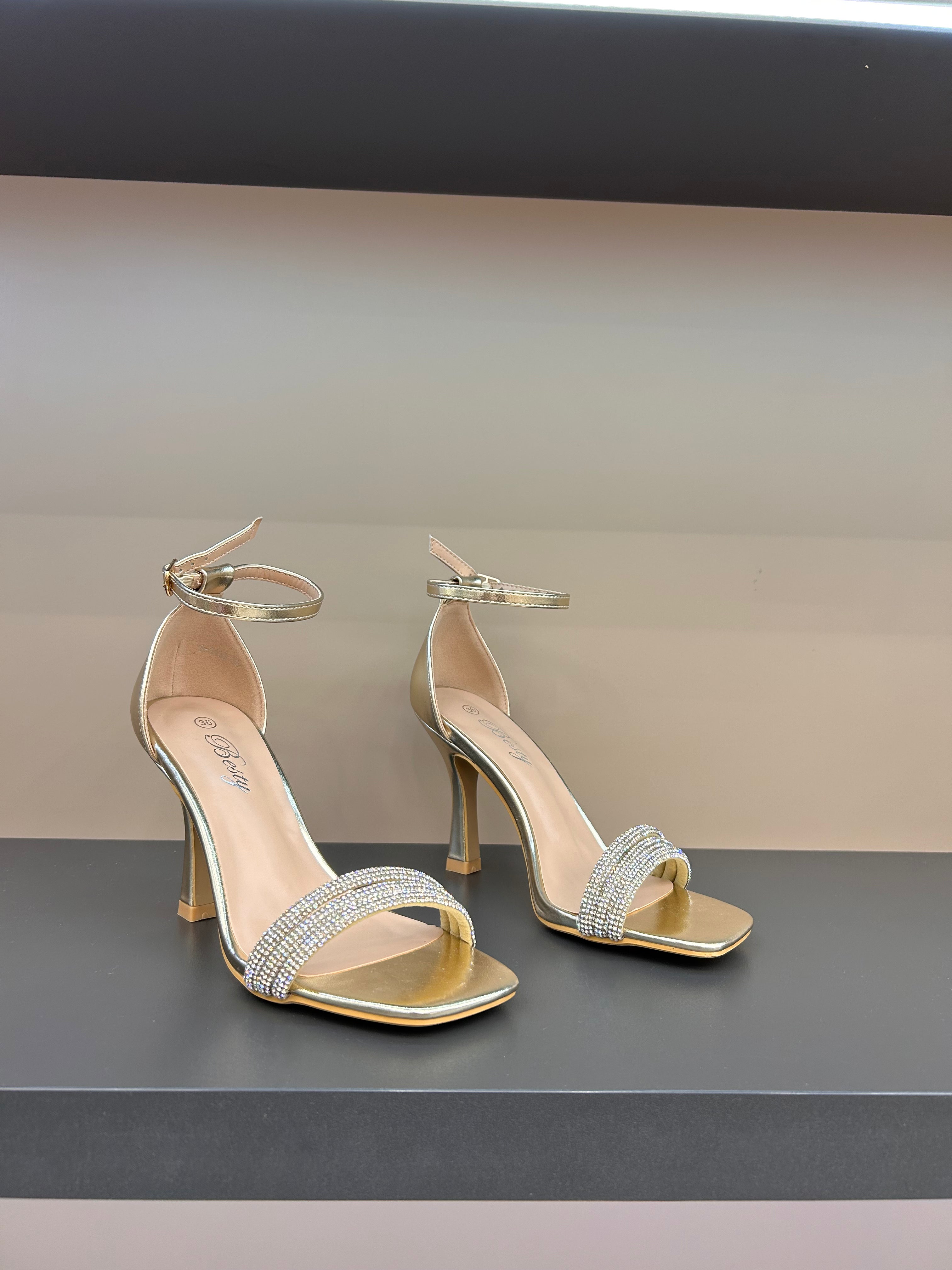 Black sandals with thin heels
