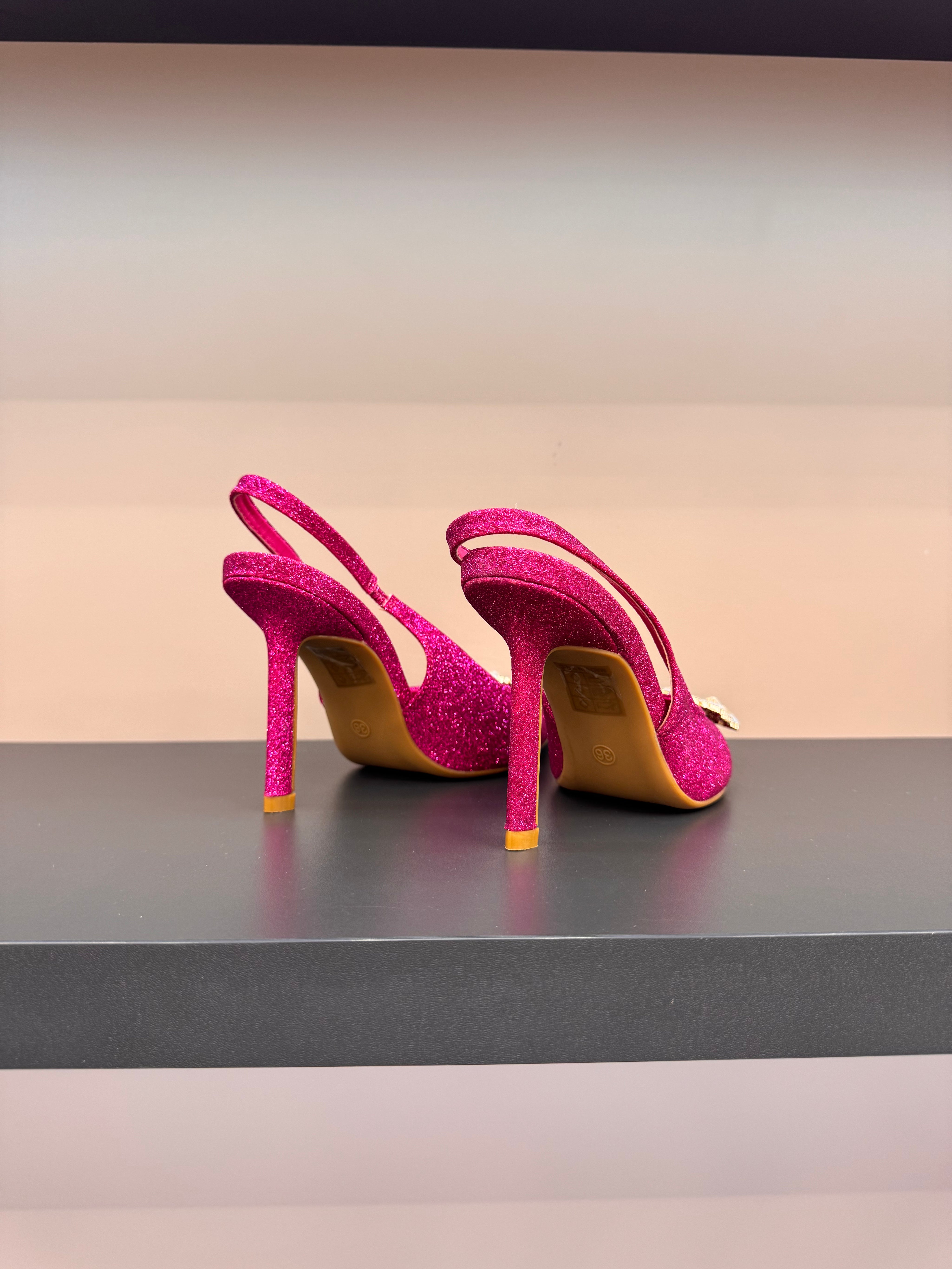 Fuchsia štikle na tanku petu