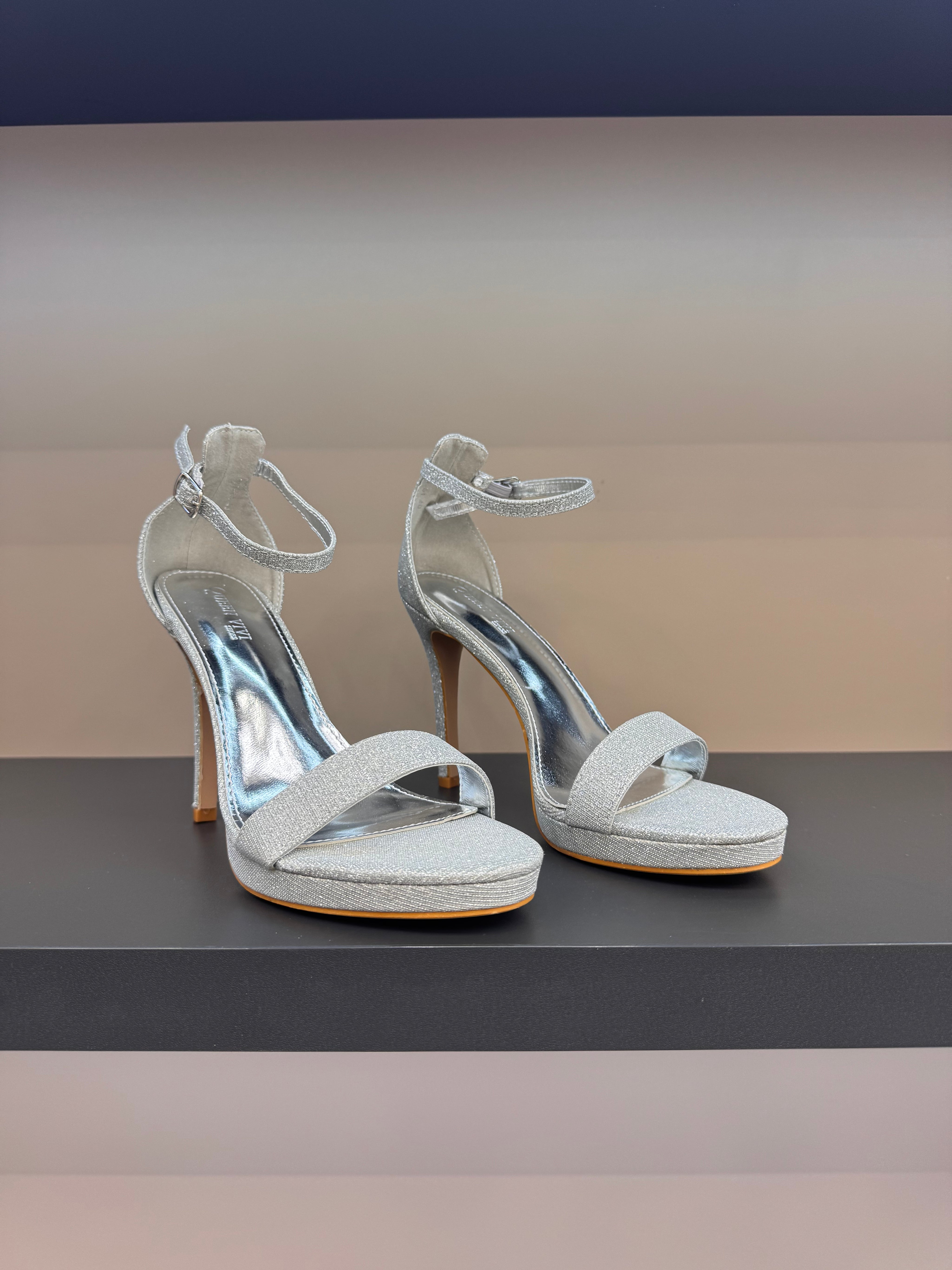 Gold sandals on a thin heel