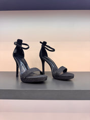 Gold sandals on a thin heel