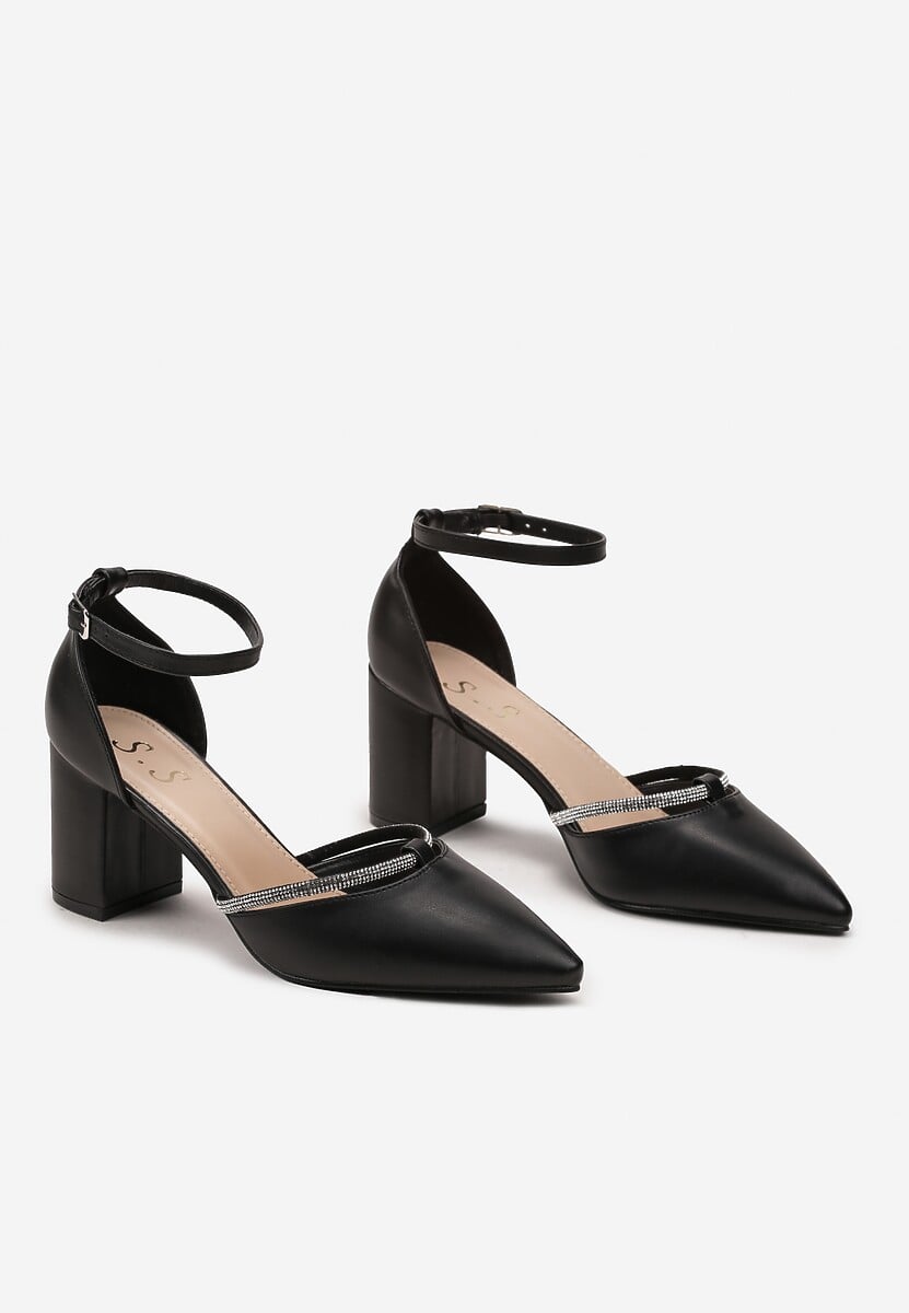 Gold sandals on a thin heel