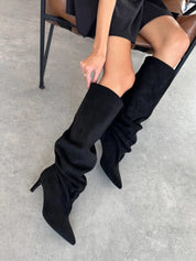 Crne brušene čizme na tanku petu