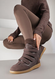 Brown sneakers with Velcro
