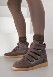 Brown sneakers with Velcro