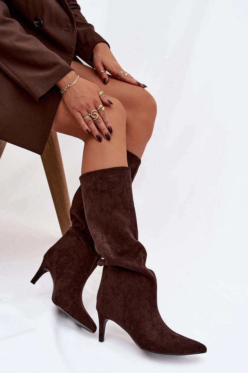 Smeđe čizme na tanku petu