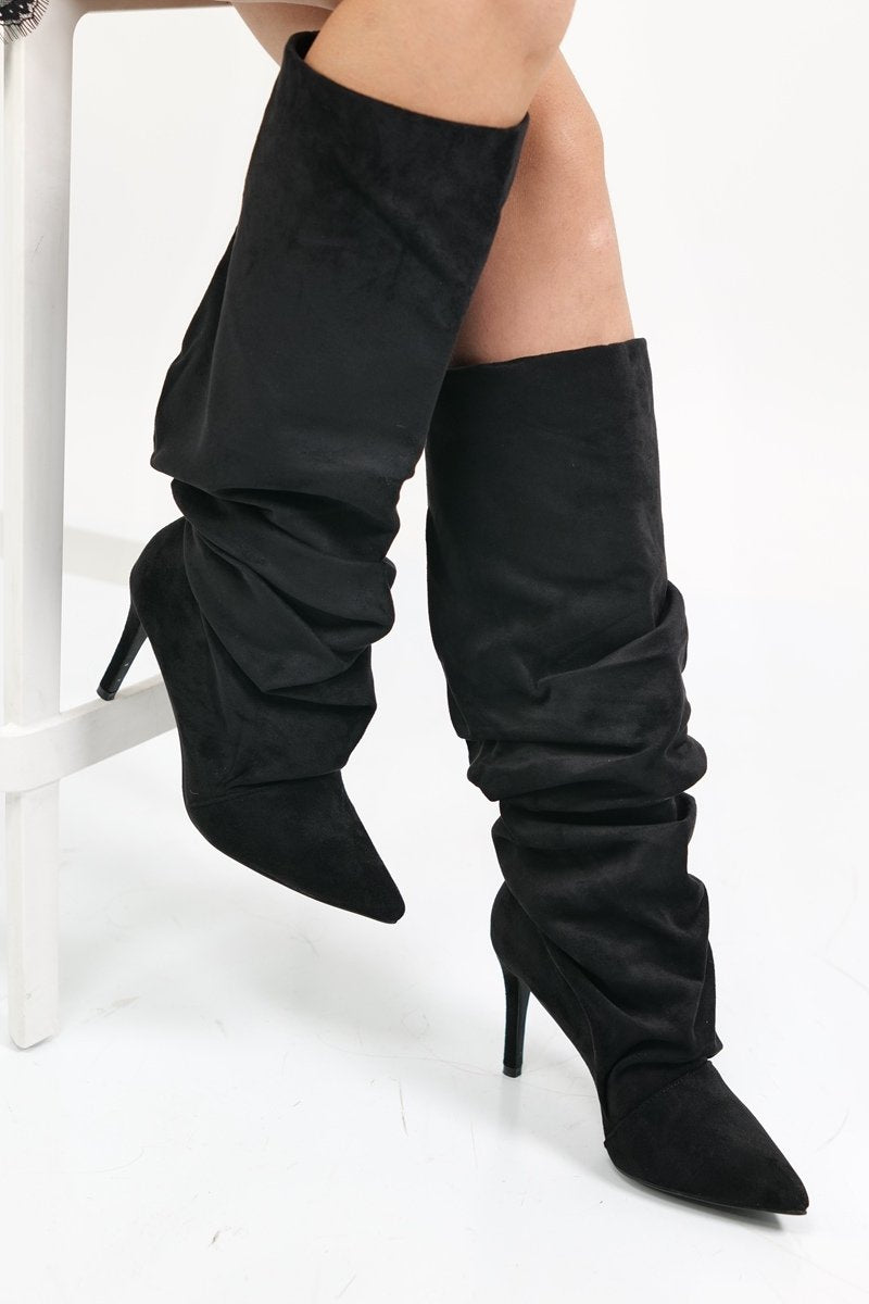 Črni loščeni škornji s tanko peto