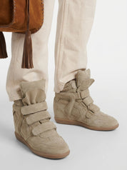 Bež kožne tenisice s čičkom