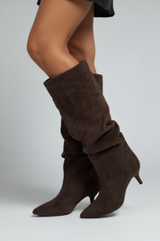 Smeđe brušene čizme na tanku petu