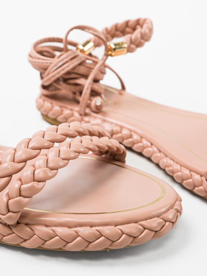 Pink ravne sandale na vezanje