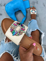 Beige flat slippers