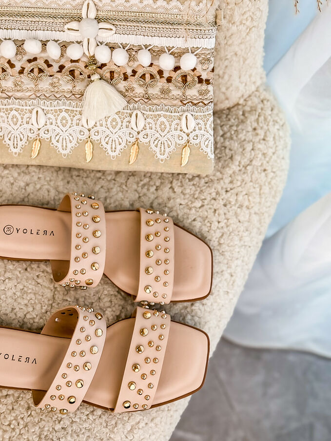 Beige flat slippers