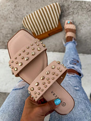 Beige flat slippers