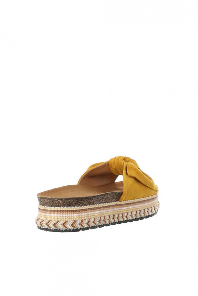 Camel flat shoes with platform
