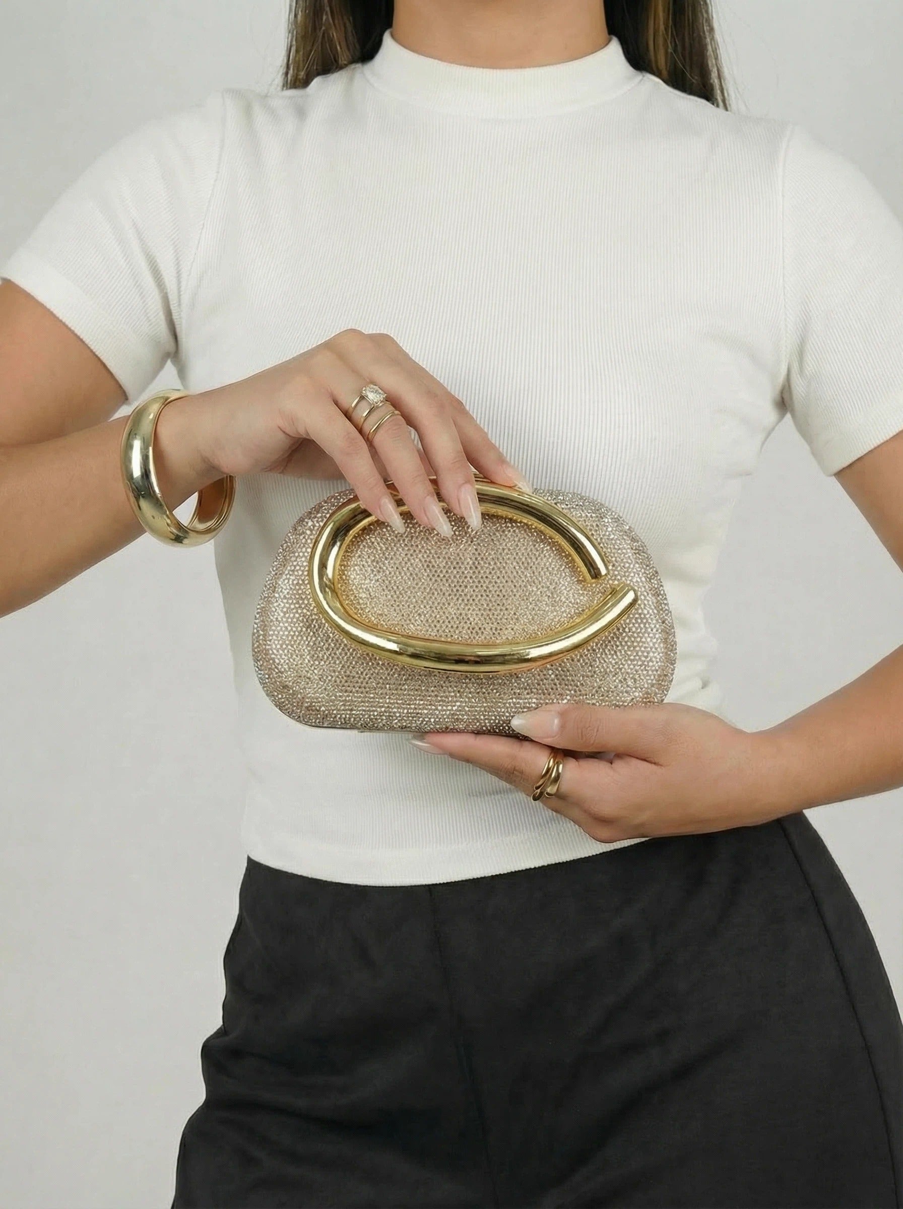 Zlatna šljokičasta večernja torbica