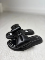 Black flat slippers