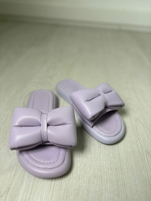 Purple flat slippers