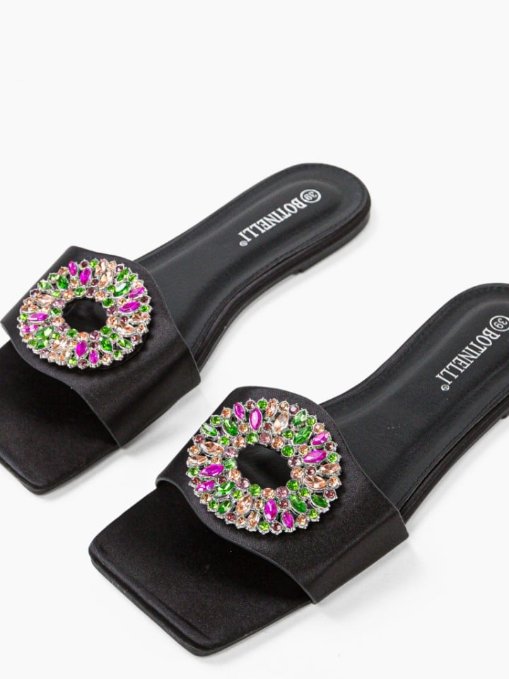 Black flat slippers
