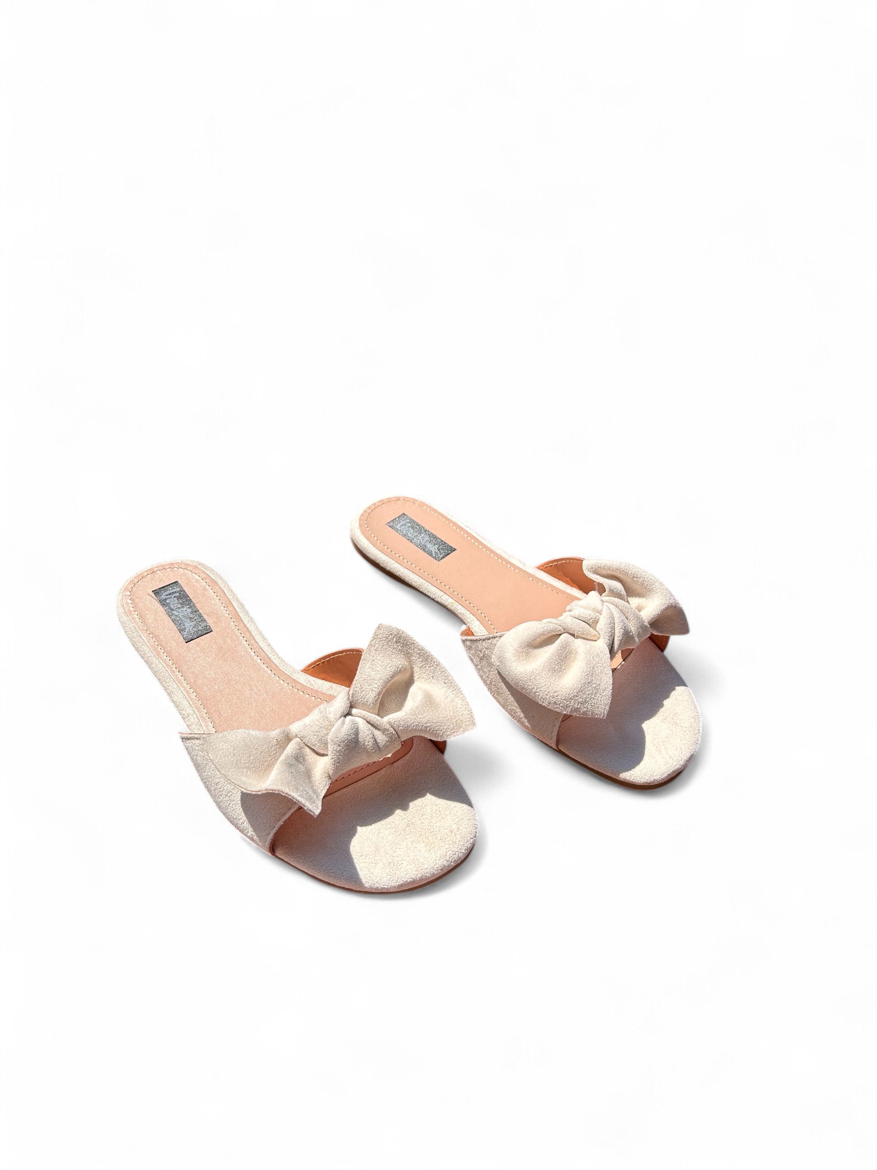 Black flat slippers
