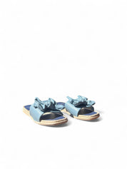 Black flat slippers