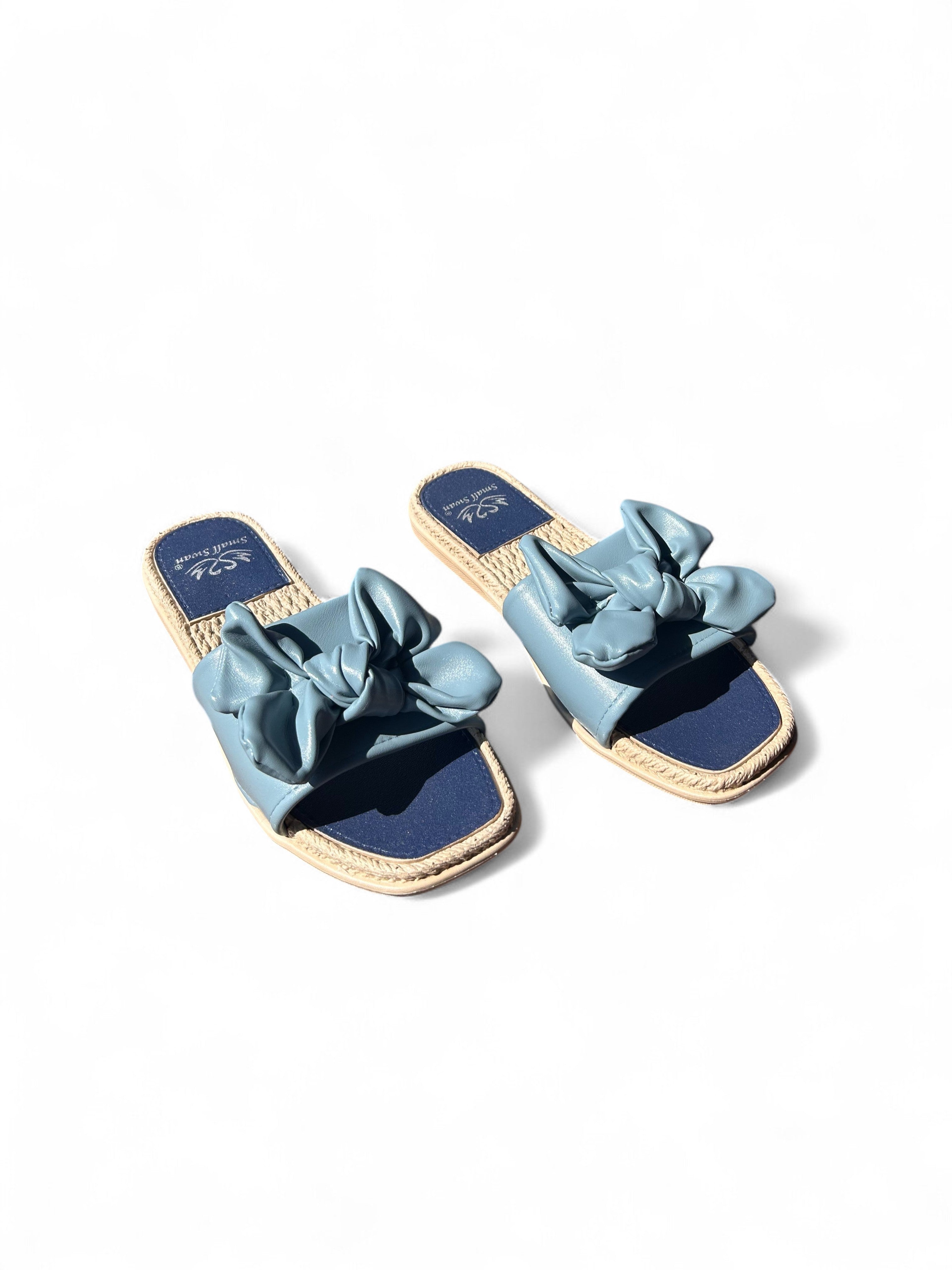 Black flat slippers