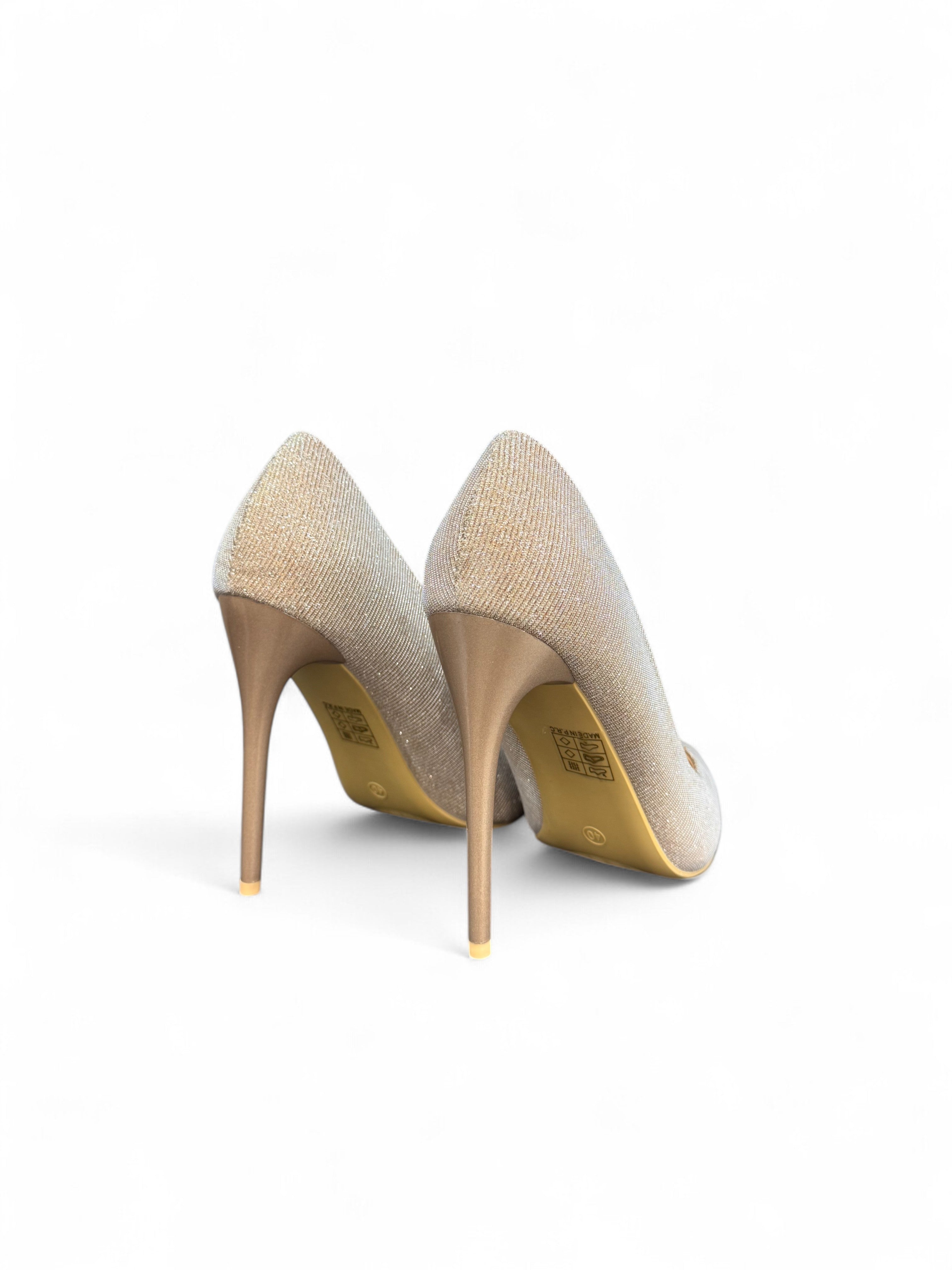 Gold pumps with a thin heel